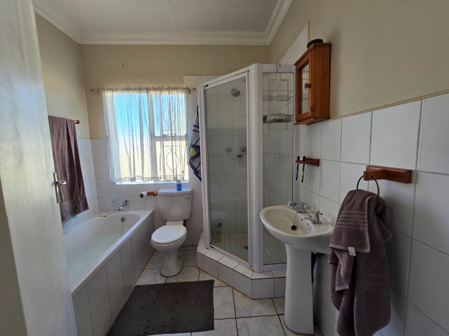 To Let 3 Bedroom Property for Rent in Langenhovenpark Free State